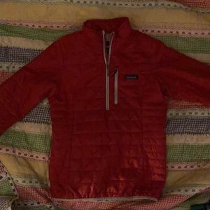 Red Patagonia half zip puffy 🍓